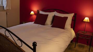 Classic Double Room | Langsir/tirai gelap terus, Wi-fi percuma, cadar katil