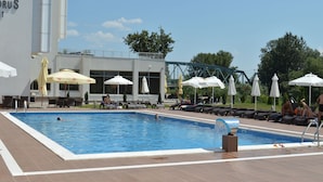 Outdoor pool - Hotel Bosphorus (Aleksinac)