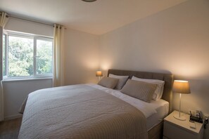 3 habitaciones, insonorización y tabla de planchar con plancha 