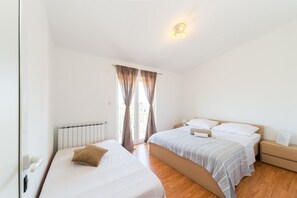 6 bedrooms, cots/infant beds, free WiFi