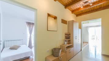 6 bedrooms, cots/infant beds, free WiFi