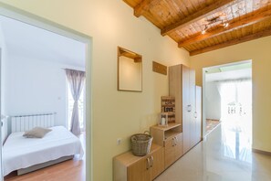 6 bedrooms, cots/infant beds, free WiFi - Sun&fun Apartment Green Olives (Bibinje)