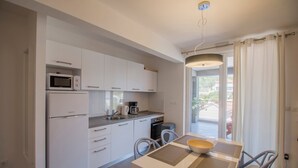 Private kitchen - Crowonder Villa Median, Apartment A2 With Seaview (Sali)