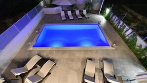 Kolam renang outdoor