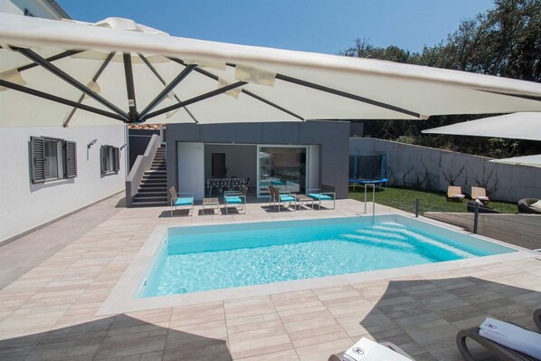 Piscina all'aperto, una piscina riscaldata