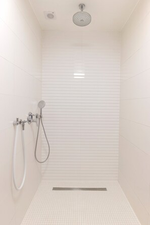 Shower - Crowonder Villa Median, Apartment A3 With Seaview (Sali)