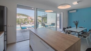 Private kitchen - Crowonder Villa Median, Apartment A4 With Seaview (Sali)