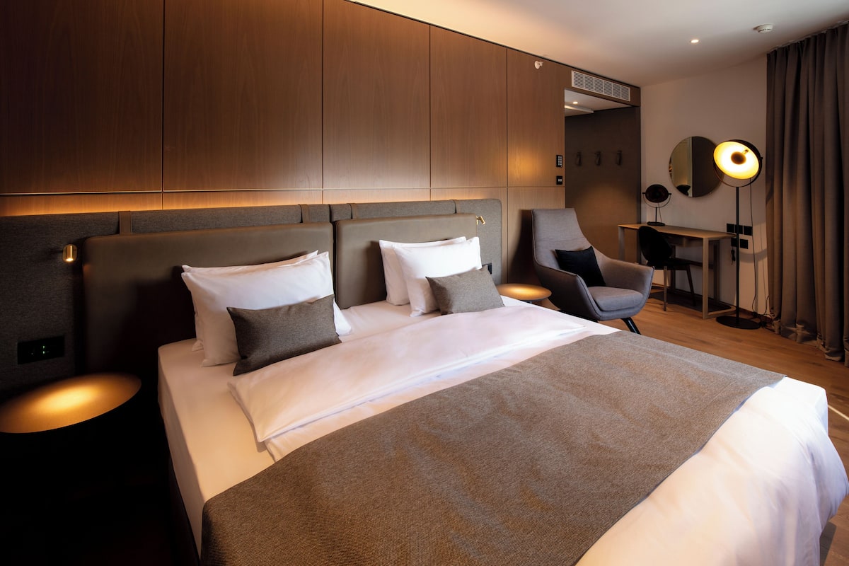 Comfort Double Room, 1 King Bed, Non Smoking | 1 bedroom, premium bedding, down comforters, Select Comfort beds