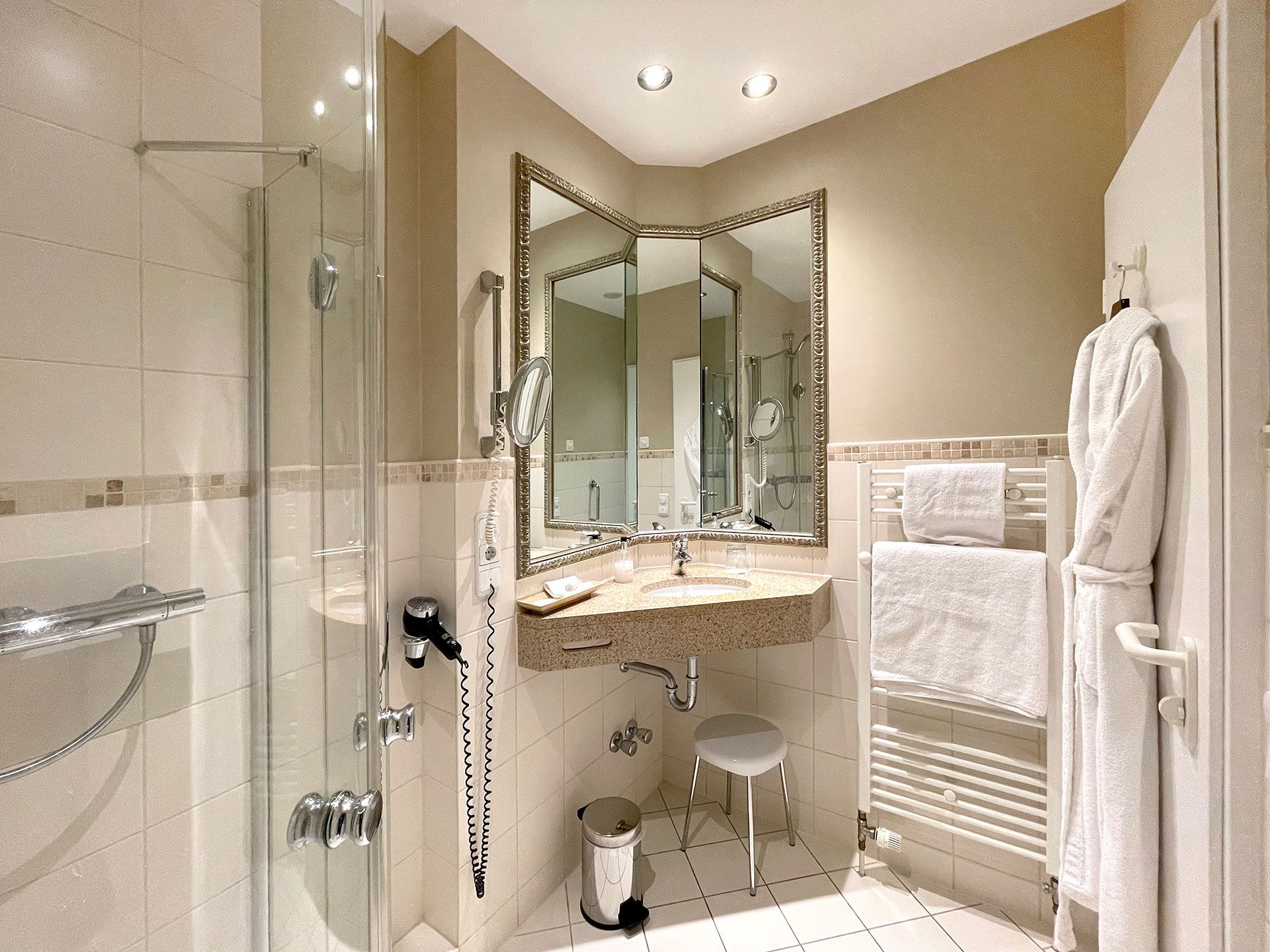 superior single room | bathroom | free toiletries, hair dryer, bathrobes, slippers