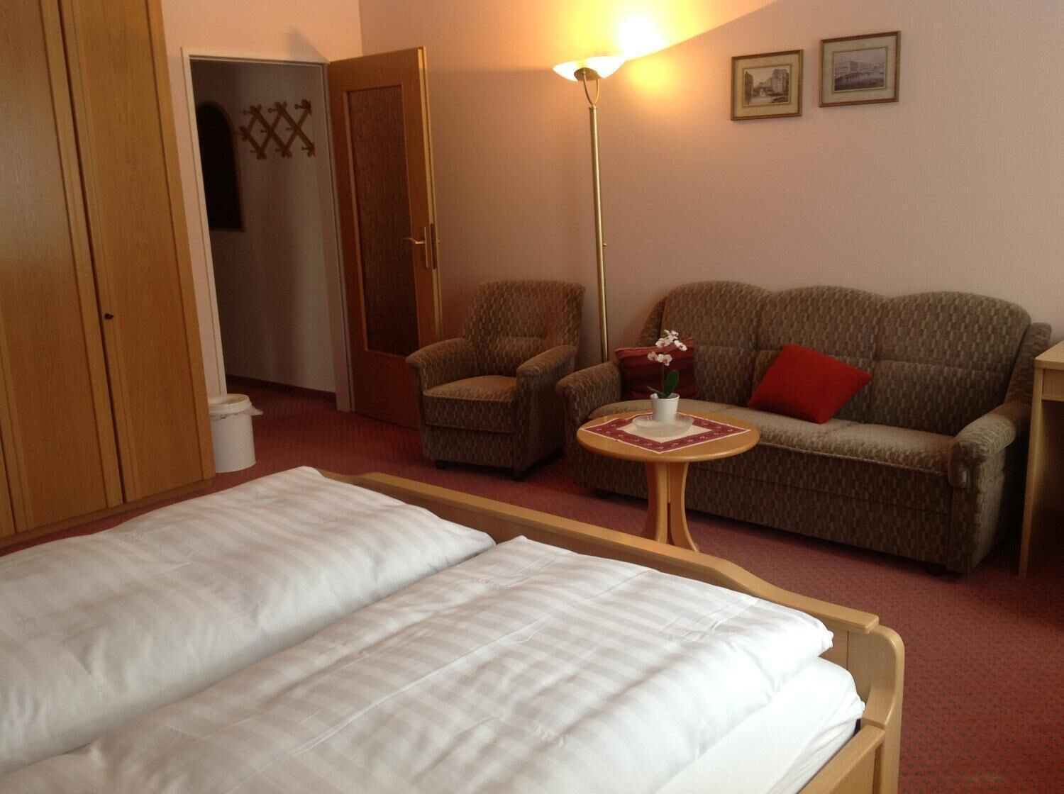 in-room safe, individually decorated, individually furnished, desk