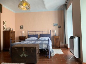 Rollaway beds, free WiFi, bed sheets - Cascina Alberta (Vignale Monferrato)