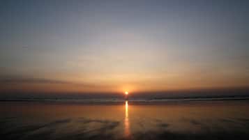 Gần bãi biển