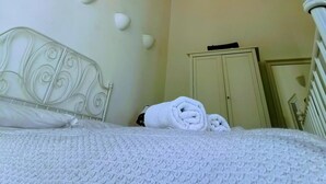 办公桌、遮光窗帘、隔音、婴儿床