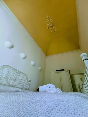 書桌、遮光窗簾/窗簾、隔音、嬰兒床 (收費)