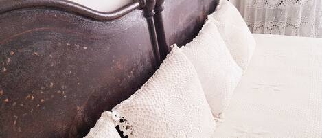 Chambre triple, balcon | Bureau, rideaux dâobscurcissement, systĂšme dâinsonorisation