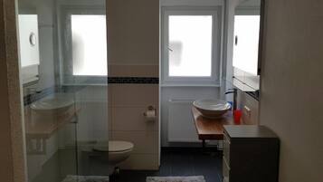 Ensemble douche/baignoire, baignoire relaxante profonde, sĂšche-cheveux