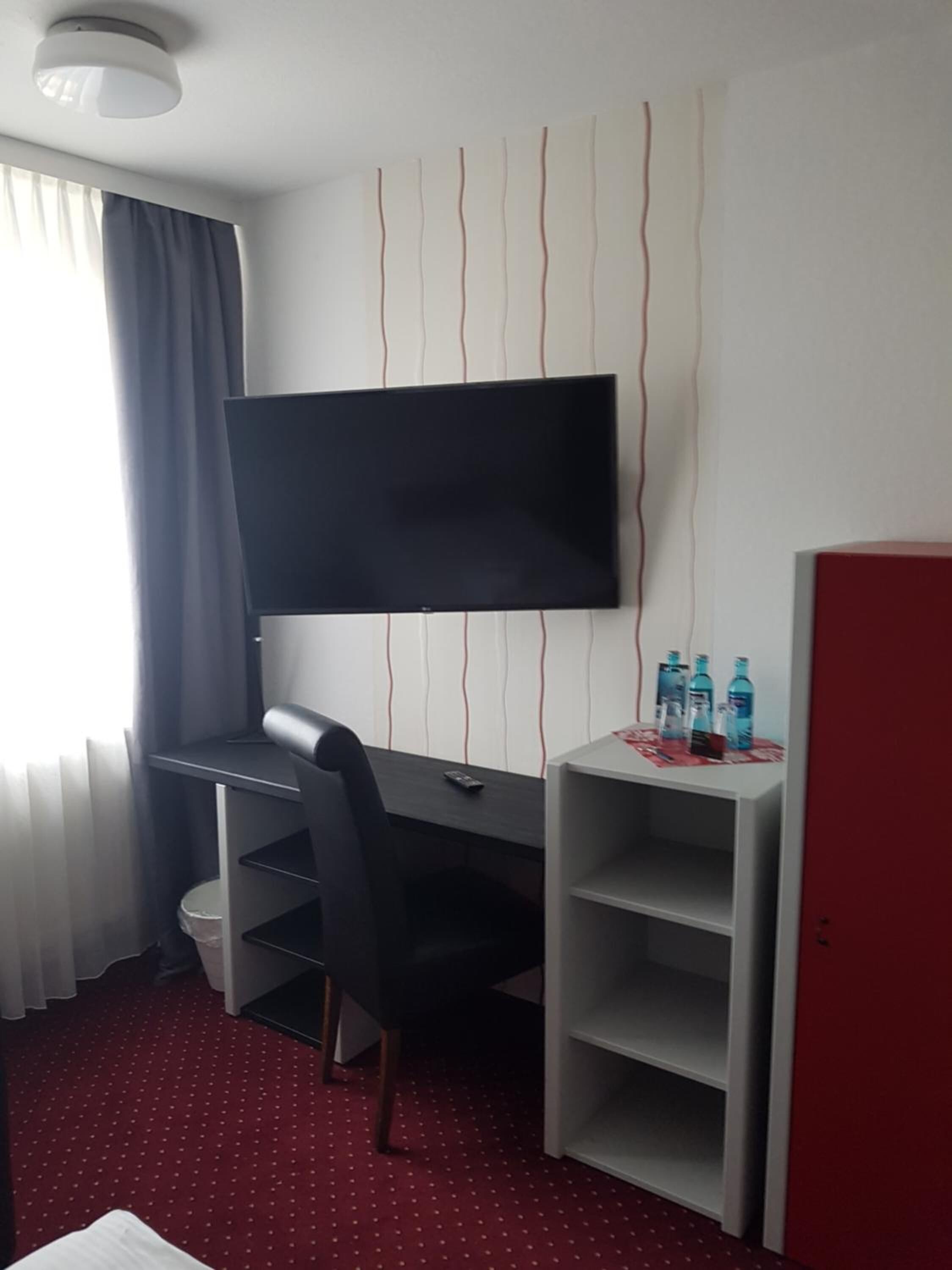 hypo-allergenic bedding, desk, rollaway beds, free wifi