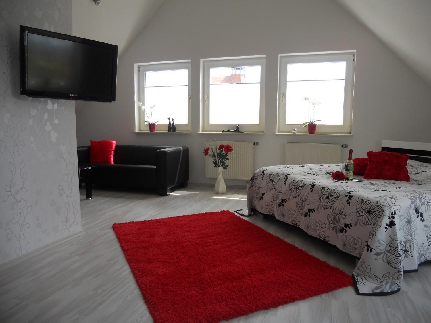 hypo-allergenic bedding, desk, rollaway beds, free wifi