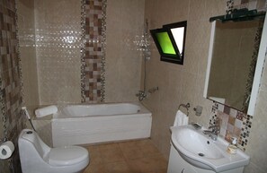 Comfort Double Room, Non Smoking, Private Bathroom | Bathroom | Deep-soaking bathtub, rainfall showerhead, free toiletries, towels