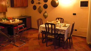 Breakfast area - Casa nel bosco (Reggio nell'Emilia)