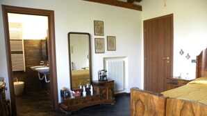Triple Room, Jetted Tub, Garden View (Gemma) - Casa nel bosco (Reggio nell'Emilia)