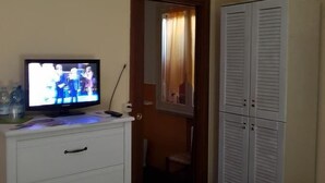 Triple Room, Garden View (Max) | Room amenity - Casa nel bosco (Reggio nell'Emilia)