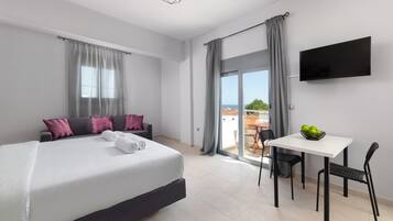 Apartment (Ruby) | Egyptian cotton sheets, premium bedding, in-room safe, blackout drapes