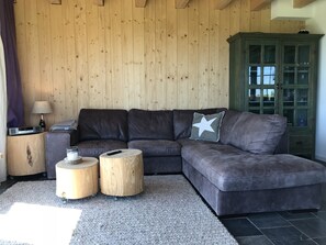 TV, fireplace, stereo