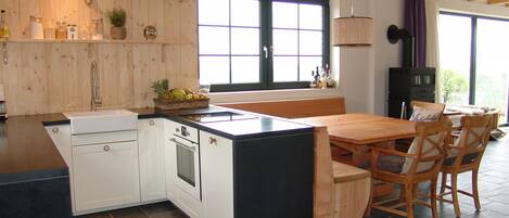 Køleskab, ovn, kogeplade, opvaskemaskine