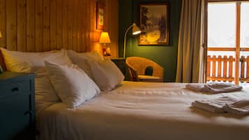 Soundproofing, free WiFi, bed sheets
