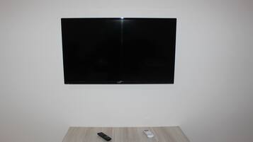 Habitación estándar con 1 cama doble o 2 individuales | Escritorio, tabla de planchar con plancha, cunas gratuitas