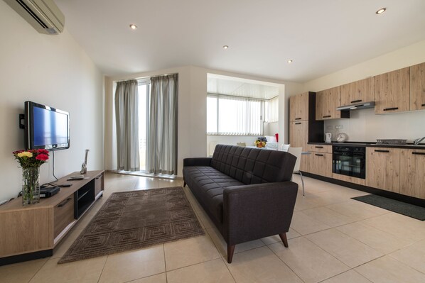 Penthouse, 3 Schlafzimmer (Duplex) | Wohnbereich | LCD-Fernseher