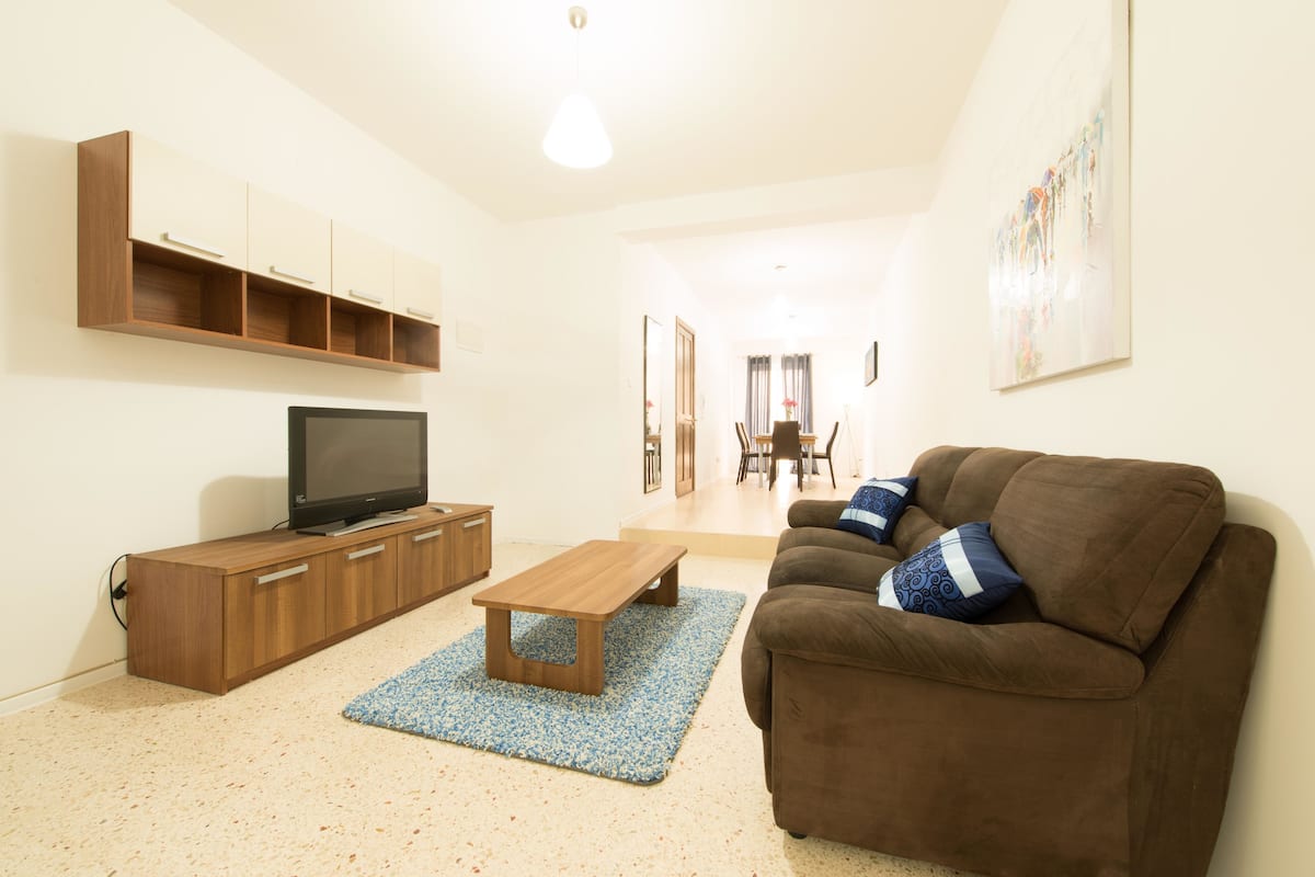 Classic Apartment, 2 Bedrooms | Living room