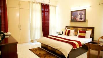 Deluxe Double or Twin Room, 1 Bedroom, Smoking | Pillow-top beds, desk, laptop workspace, soundproofing