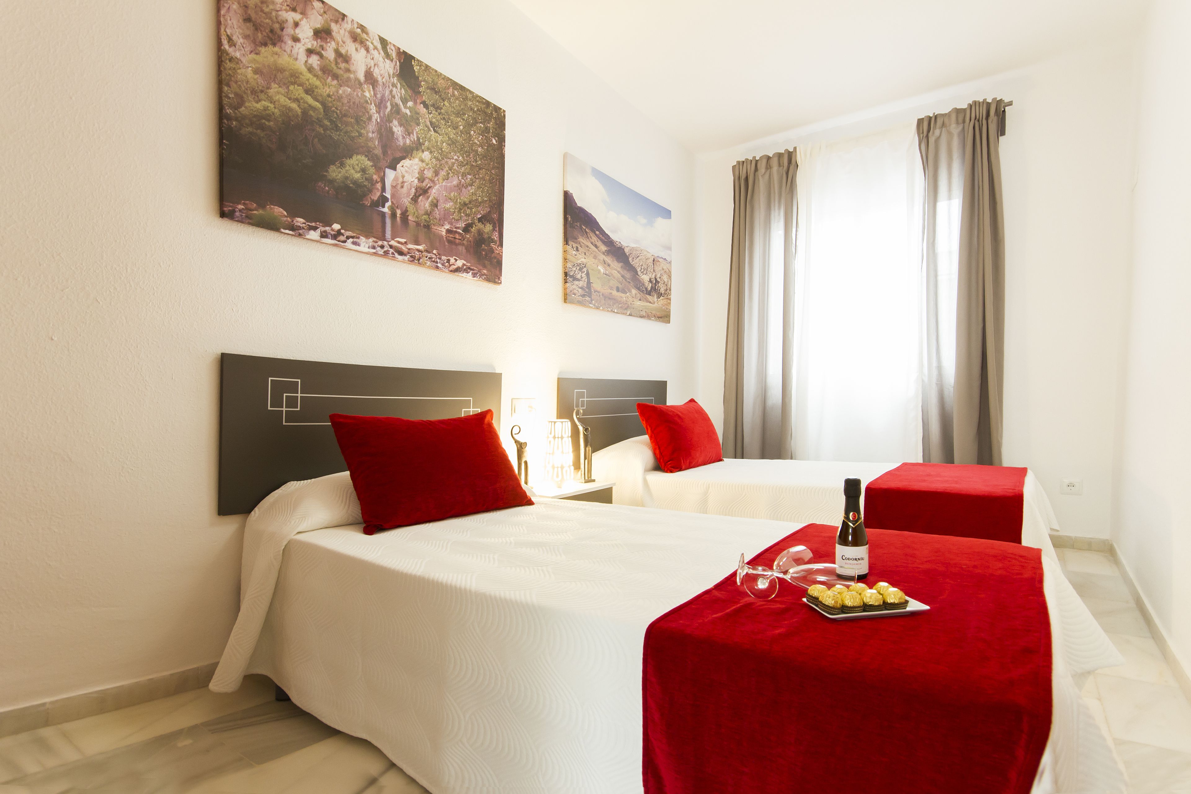 Apartamento familiar, 2 habitaciones, no fumadores | 2 dormitorios, cortinas opacas, cunas gratuitas y wifi gratis