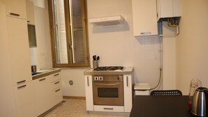 Fridge, stovetop, cookware/dishes/utensils - R.T House's (Rome)