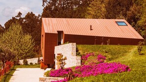 디자인 하우스, 침실 2개, 호수 전망 | 미니바, 객실 내 금고, 각각 다른 스타일의 인테리어, 각각 다르게 가구 비치