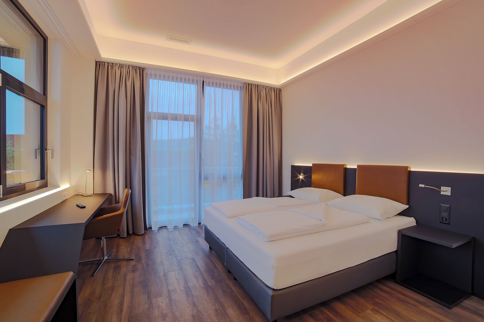 Habitación estándar con 1 cama doble o 2 individuales, 1 cama de matrimonio grande | Caja fuerte, cortinas opacas, sistema de insonorización