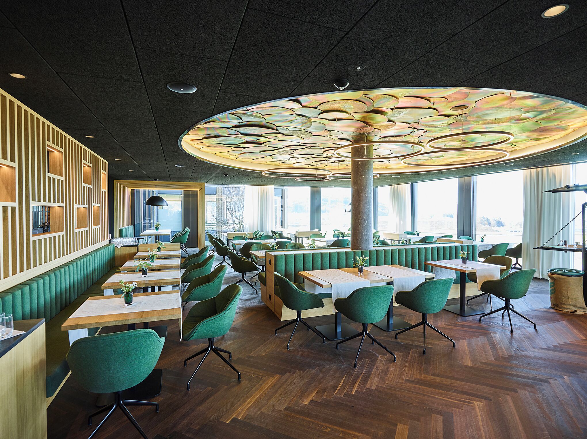 بوفيه فطور مجانًا يوميًا