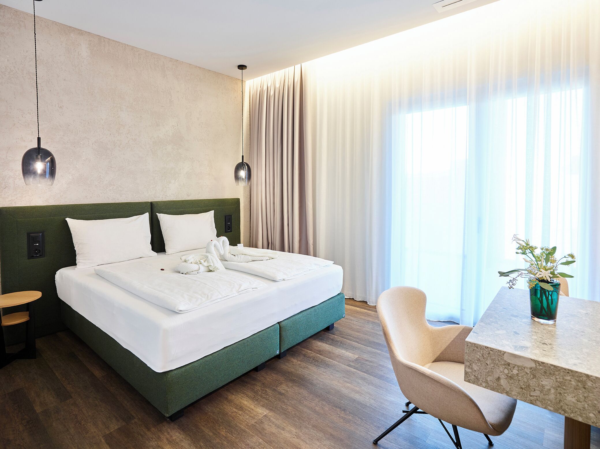 客房内保险箱、遮光窗帘、隔音、熨斗/熨板