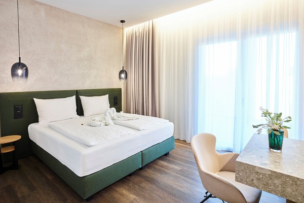 Caja fuerte, cortinas opacas, sistema de insonorización