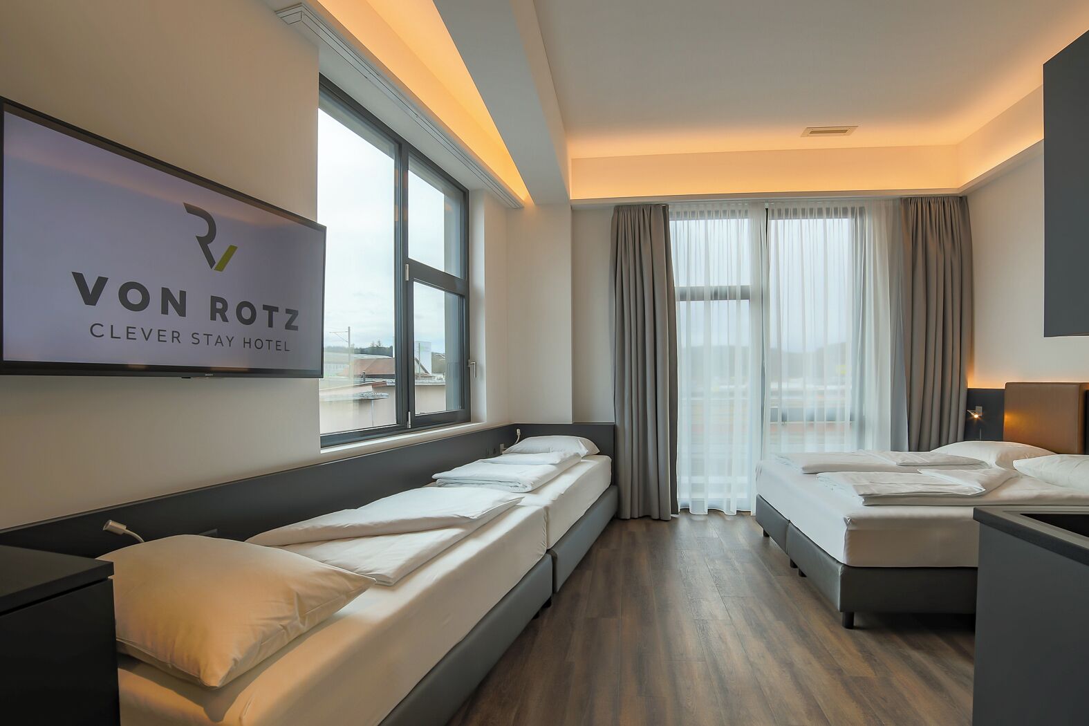 Habitación cuádruple familiar, 1 habitación | Caja fuerte, cortinas opacas, sistema de insonorización