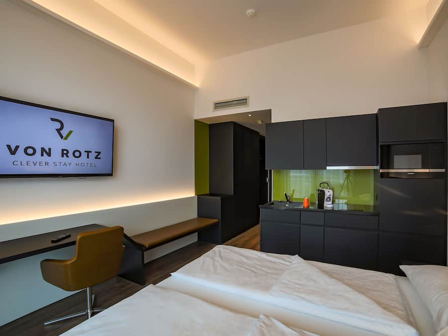 Standard Double or Twin Room, 1 King Bed, Non Smoking, Kitchenette | In-room safe, blackout drapes, soundproofing, iron/ironing board