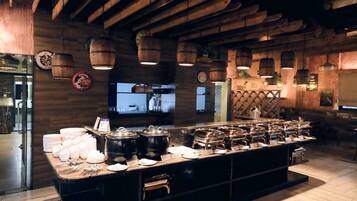 Daily buffet breakfast (INR 450 per person)