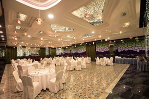 Business centre - Humming Bird Hotel & Banquet (Anand)