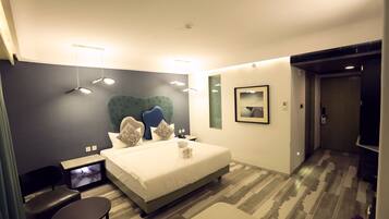 Executive Double Room | Premium bedding, in-room safe, desk, iron/ironing board