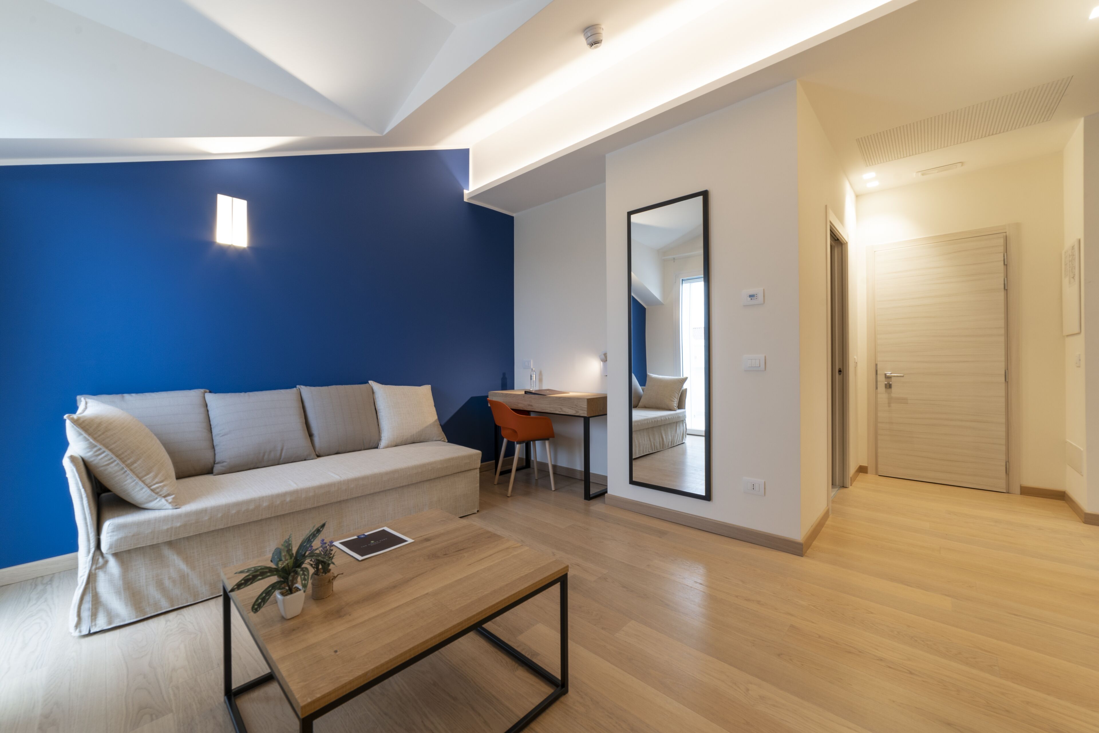 Familien-Vierbettzimmer | Minibar, Zimmersafe, Verdunkelungsvorhänge, schallisolierte Zimmer