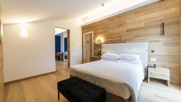 Familien-Vierbettzimmer | Minibar, Zimmersafe, VerdunkelungsvorhÀnge, schallisolierte Zimmer