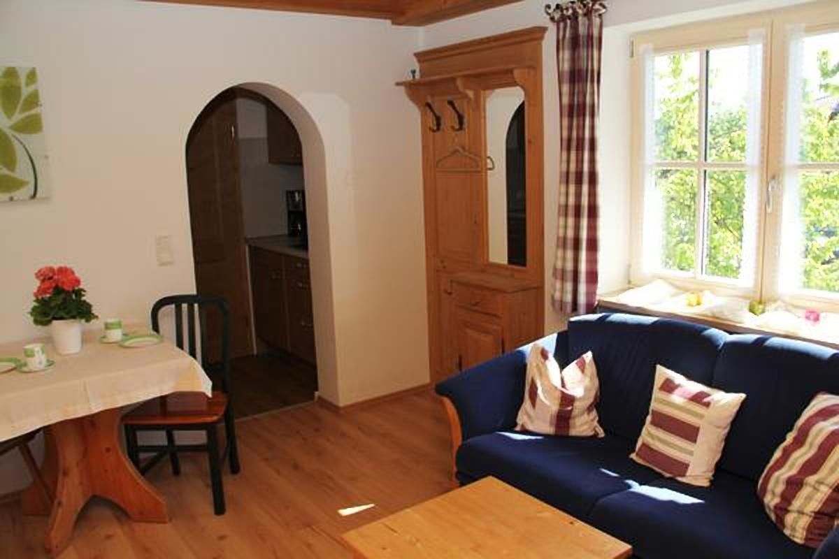 Family Apartment (Walnuss) | Living area | 27-inch flat-screen TV with satellite channels, TV