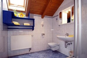 Family Apartment (Holunder) | Bathroom